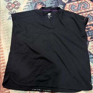 healing hands Black Short-Sleeve Notch-Neck Top